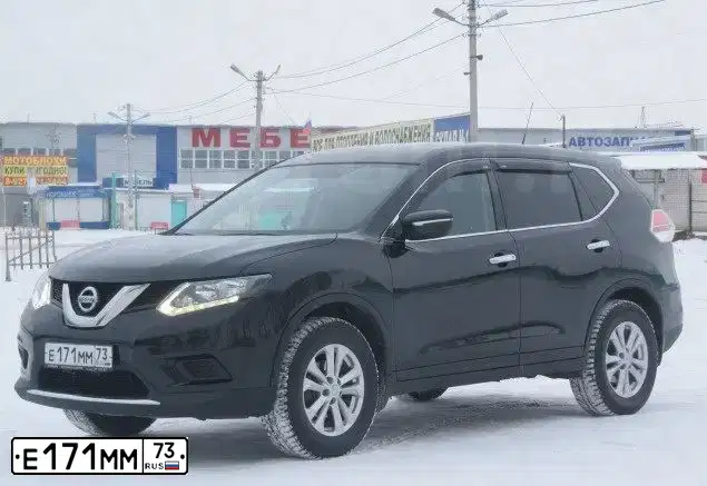 Фото автомобиля NISSAN X-TRAIL, 2015 — госномер Е171ММ73. Цвет: ЧЕРНЫЙ