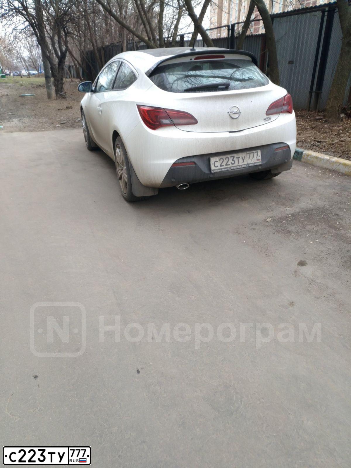 Фото автомобиля OPEL ASTRA, 2012 — госномер С223ТУ777. Цвет: БЕЛЫЙ