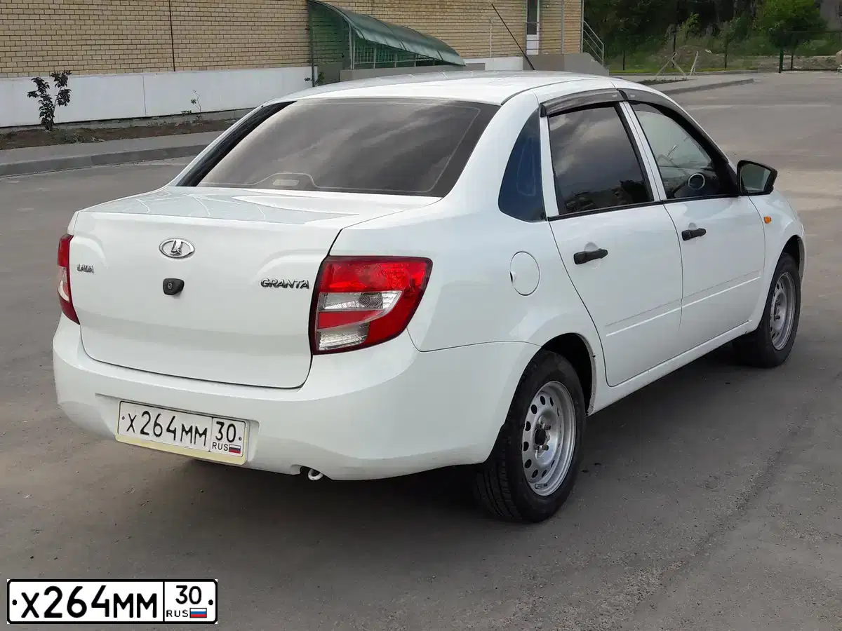 Фото автомобиля LADA 2190 GRANTA, 2015 — госномер Е601АР08. Цвет: Белый