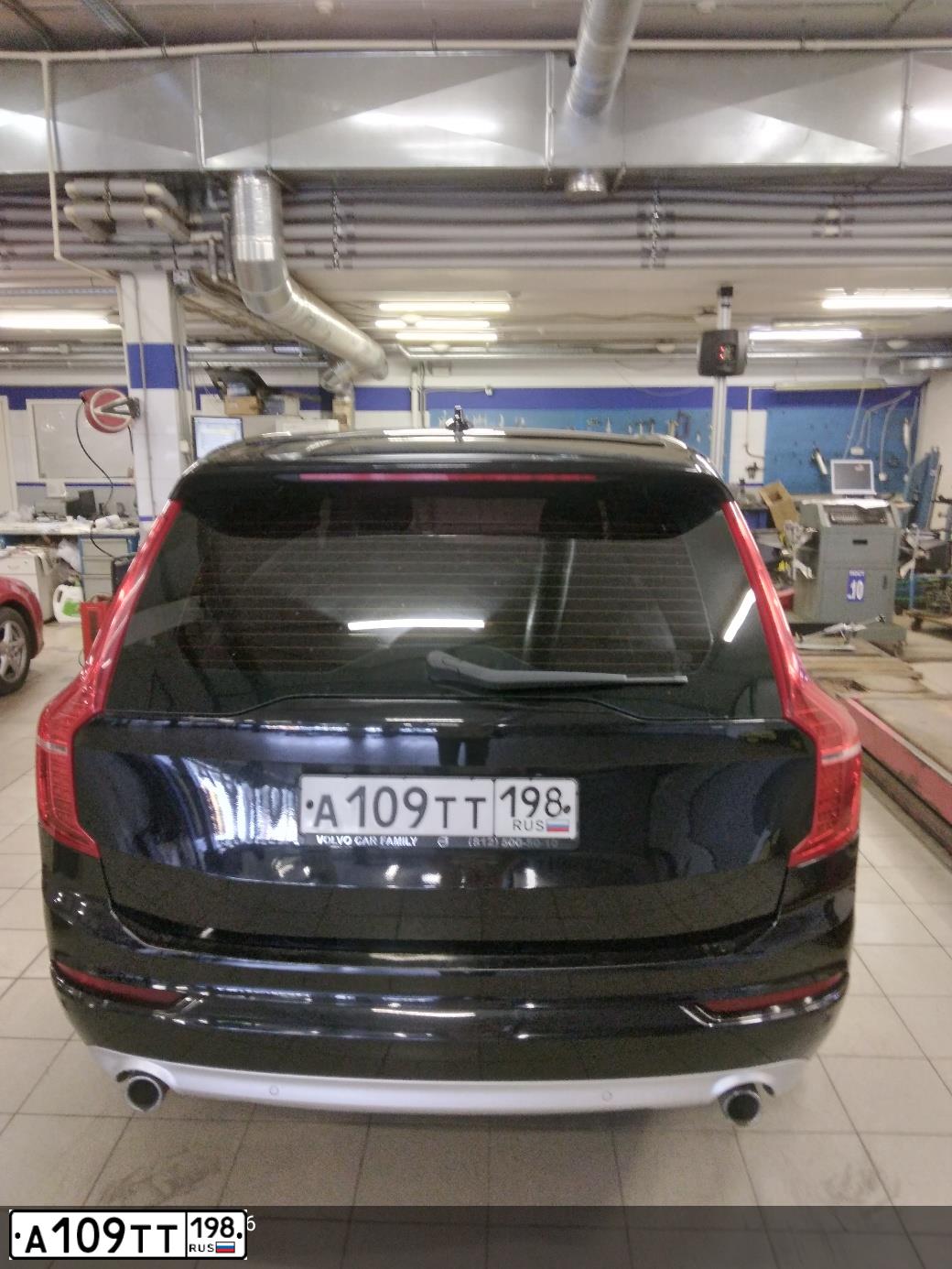 Фото автомобиля VOLVO XC90, 2015 — госномер А109ТТ198. Цвет: ЧЕРНЫЙ