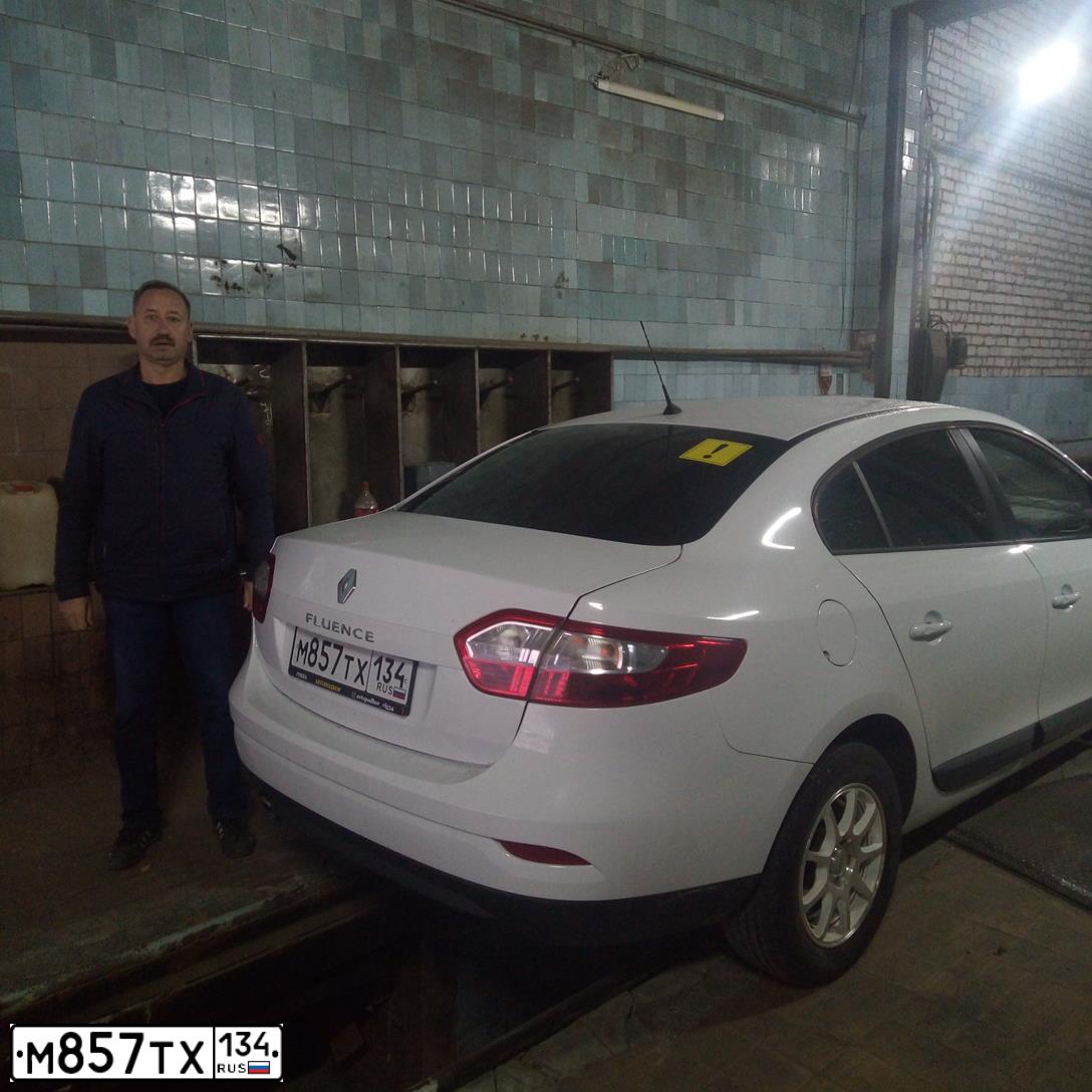 Фото автомобиля RENAULT FLUENCE, 2011 — госномер М857ТХ134. Цвет: Белый