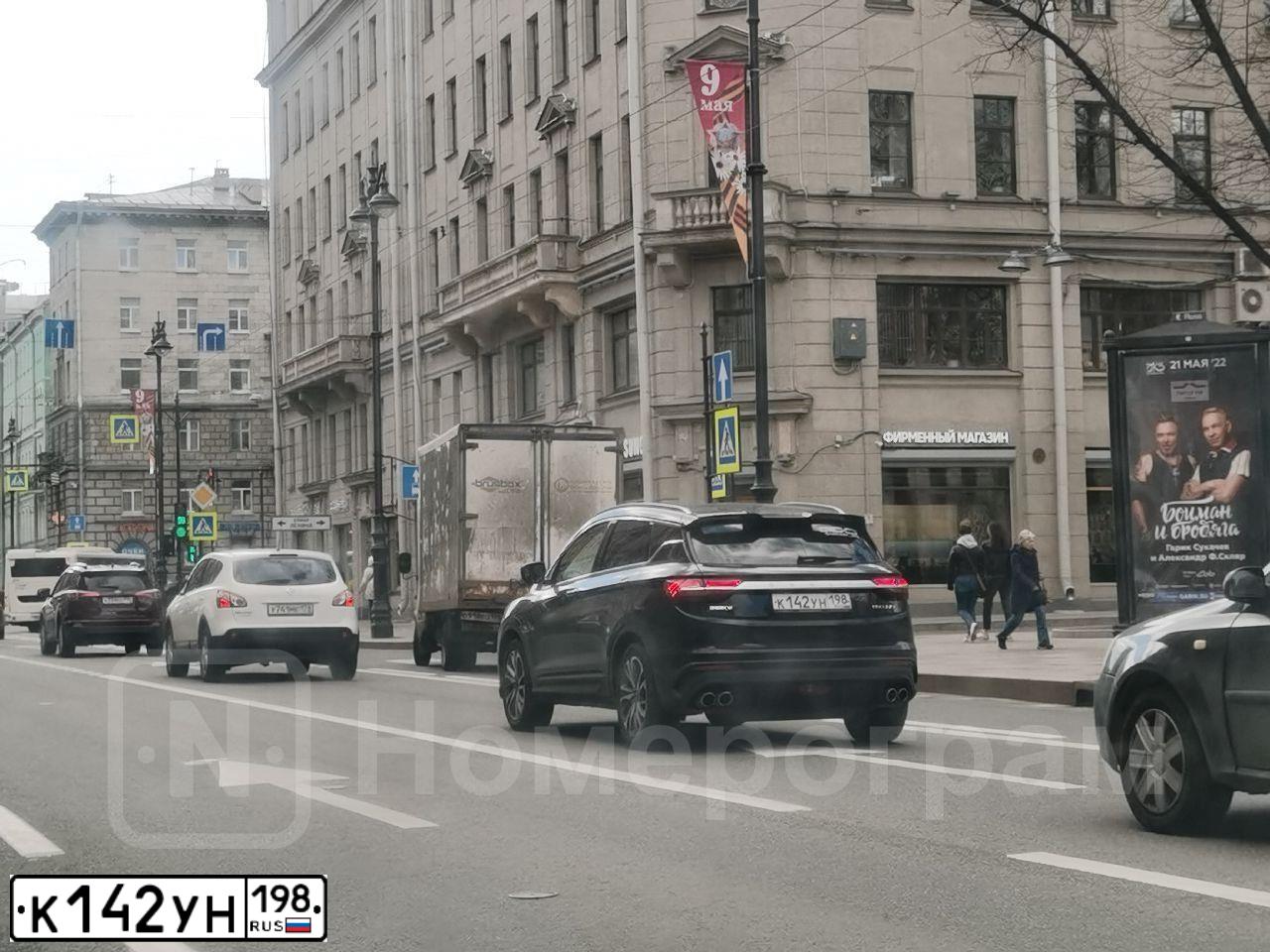 Фото автомобиля GEELY COOLRAY, 2021 — госномер К142УН198. Цвет: ЧЕРНЫЙ