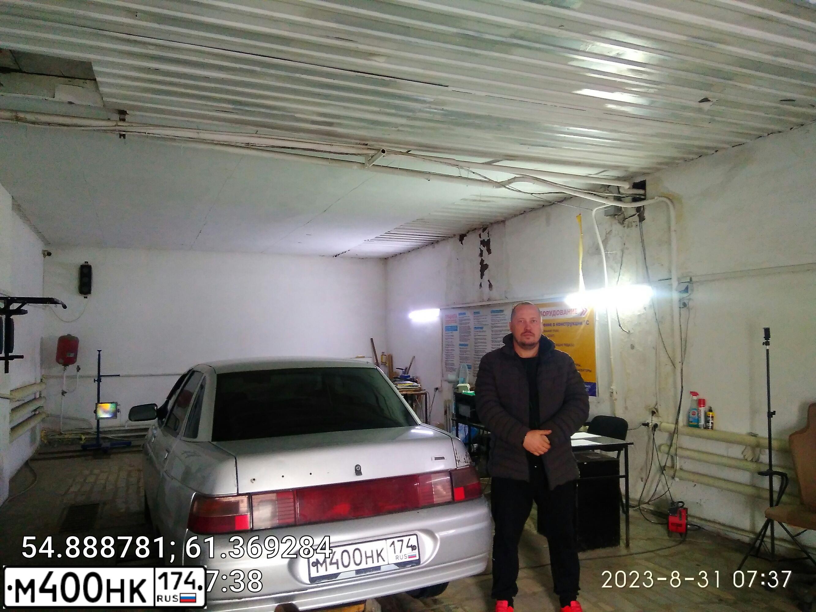 Фото автомобиля LADA 2110, 2006 — госномер Е146КР774. Цвет: СЕРЕБРИСТЫЙ