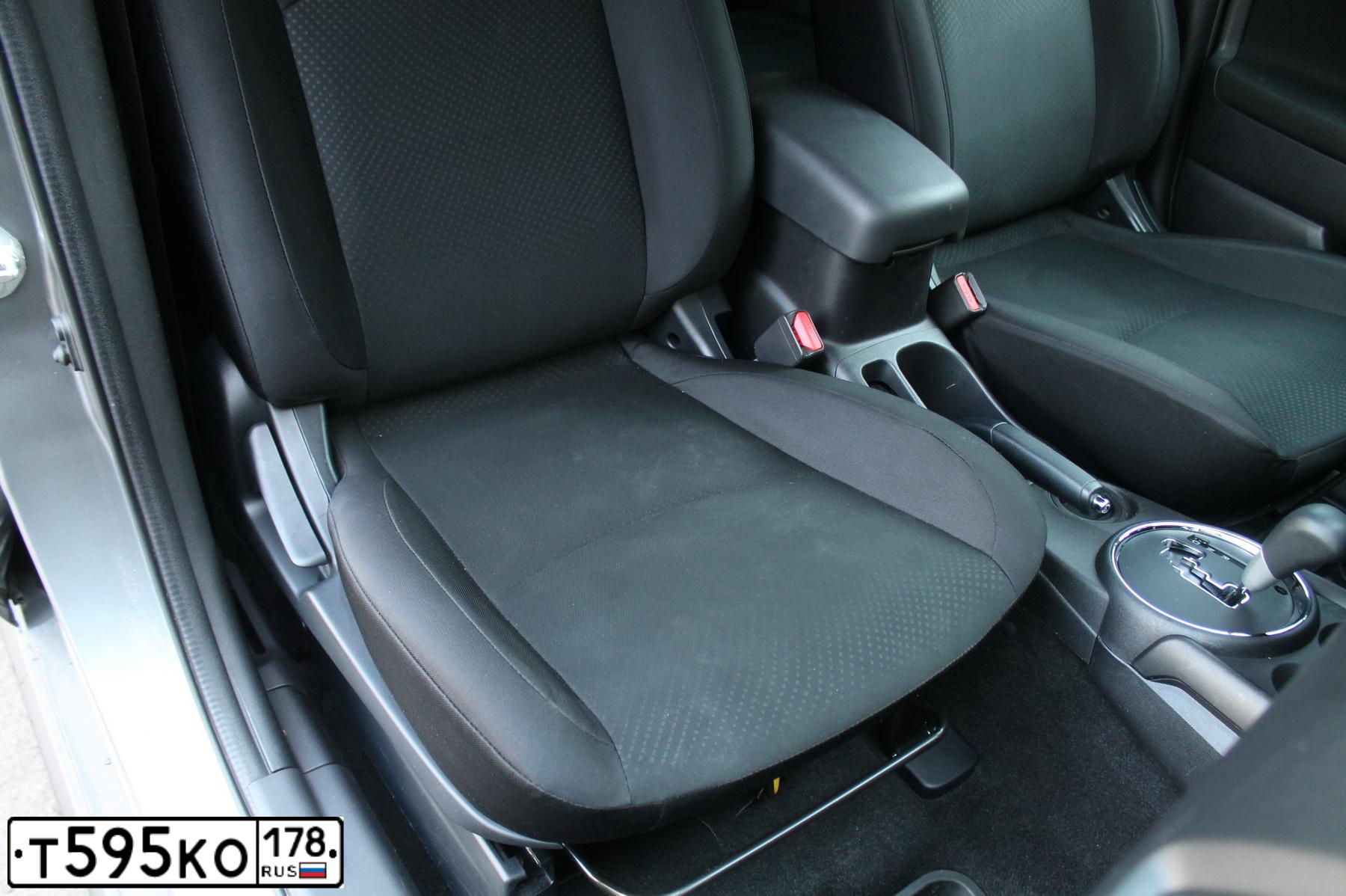 Фото автомобиля MITSUBISHI ASX, 2015 — госномер В494ВХ977. Цвет: СЕРЫЙ