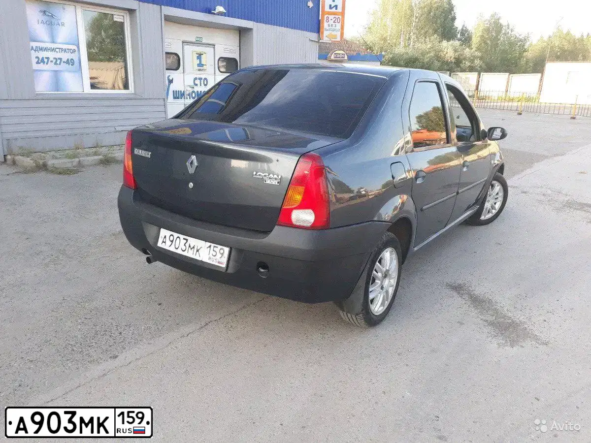 Фото автомобиля RENAULT LOGAN, 2006 — госномер В835РТ702. Цвет: ТЕМНО-СЕРЫЙ