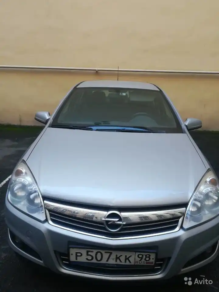 Фото автомобиля OPEL ASTRA, 2008 — госномер С082ЕЕ198. Цвет: БЕЖЕВО-СЕРЫЙ
