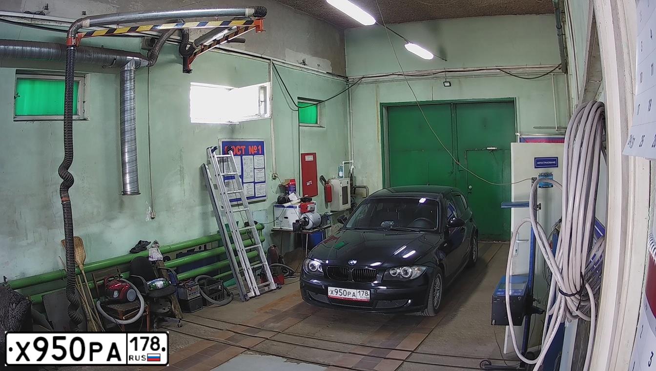 Фото автомобиля BMW W SERIE 1, 2008 — госномер Х950РА178. Цвет: ЧЕРНЫЙ