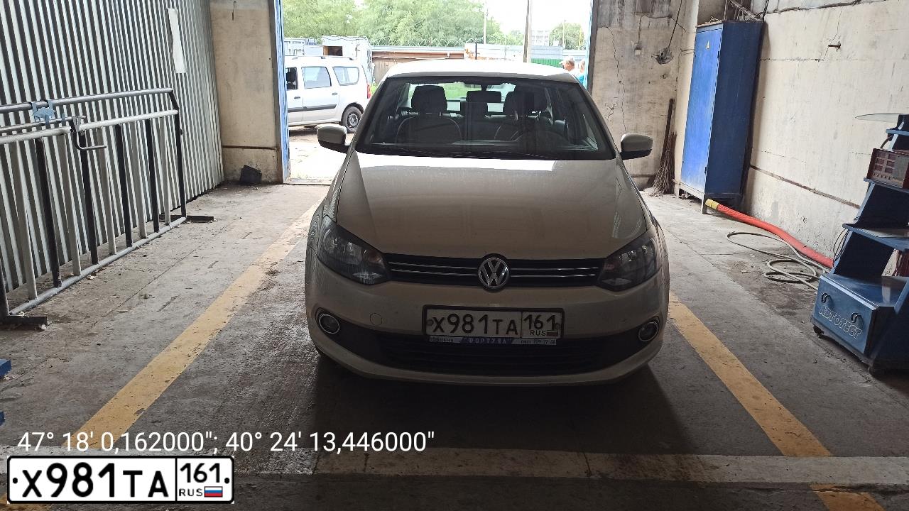 Фото автомобиля VOLKSWAGEN POLO, 2014 — госномер Х981ТА161. Цвет: СЕРЕБРИСТО-ЖЕЛТЫЙ