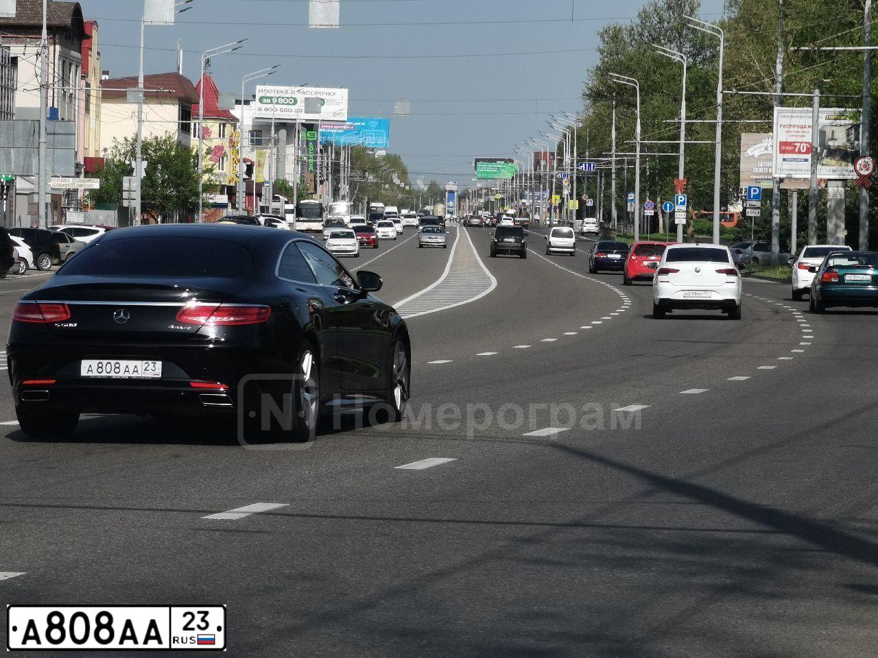 Фото автомобиля VOLKSWAGEN TOUAREG, 2011 — госномер А808АА23. Цвет: ЧЕРНЫЙ