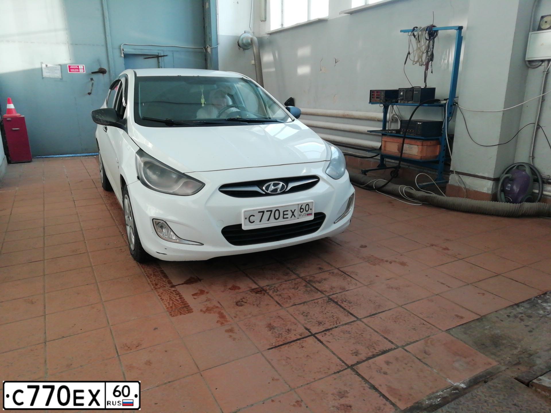 Фото автомобиля HYUNDAI SOLARIS, 2012 — госномер Н072УС72. Цвет: БЕЛЫЙ