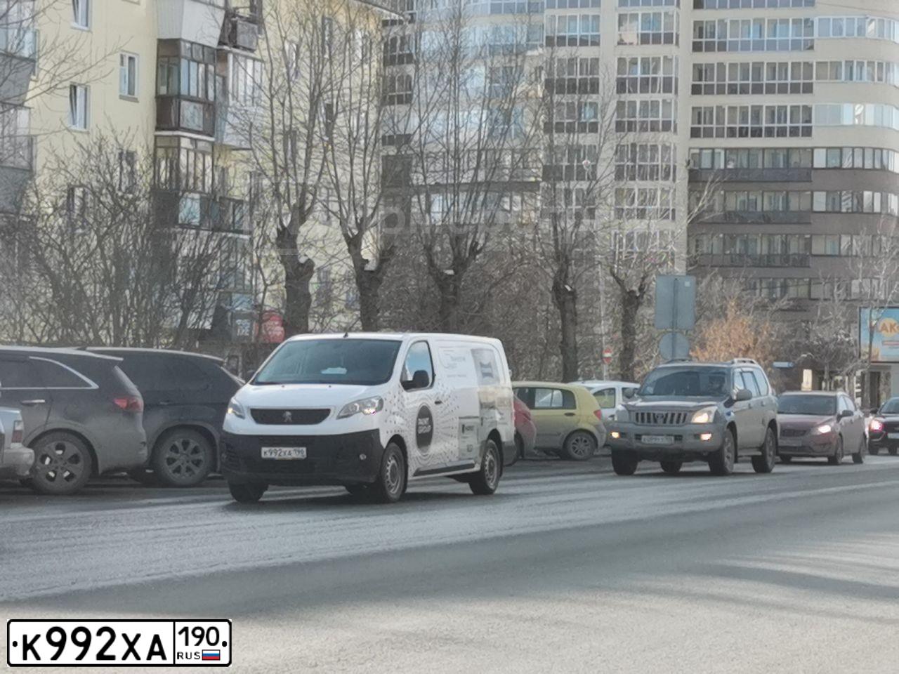 Фото автомобиля NISSAN JUKE, 2012 — госномер Н087УЕ799. Цвет: Белый