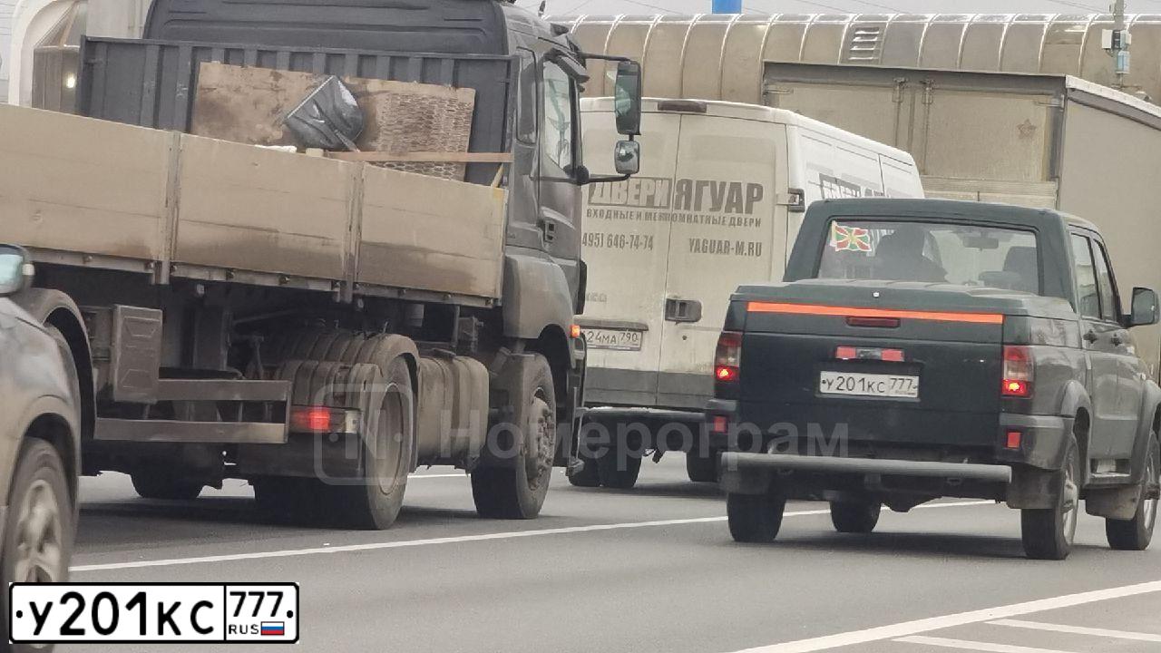 Фото автомобиля UAZ 2363 PICKUP, 2014 — госномер У201КС777. Цвет: ЗЕЛЕНЫЙ