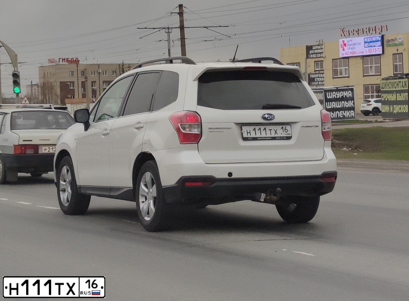 Фото автомобиля SUBARU FORESTER, 2013 — госномер У351АР716. Цвет: БЕЛЫЙ