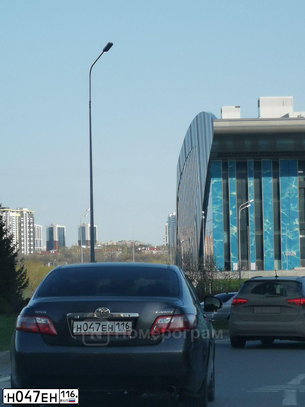 Фото автомобиля TOYOTA CAMRY, 2010 — госномер Н047ЕН116. Цвет: СЕРЫЙ МЕТАЛЛИК