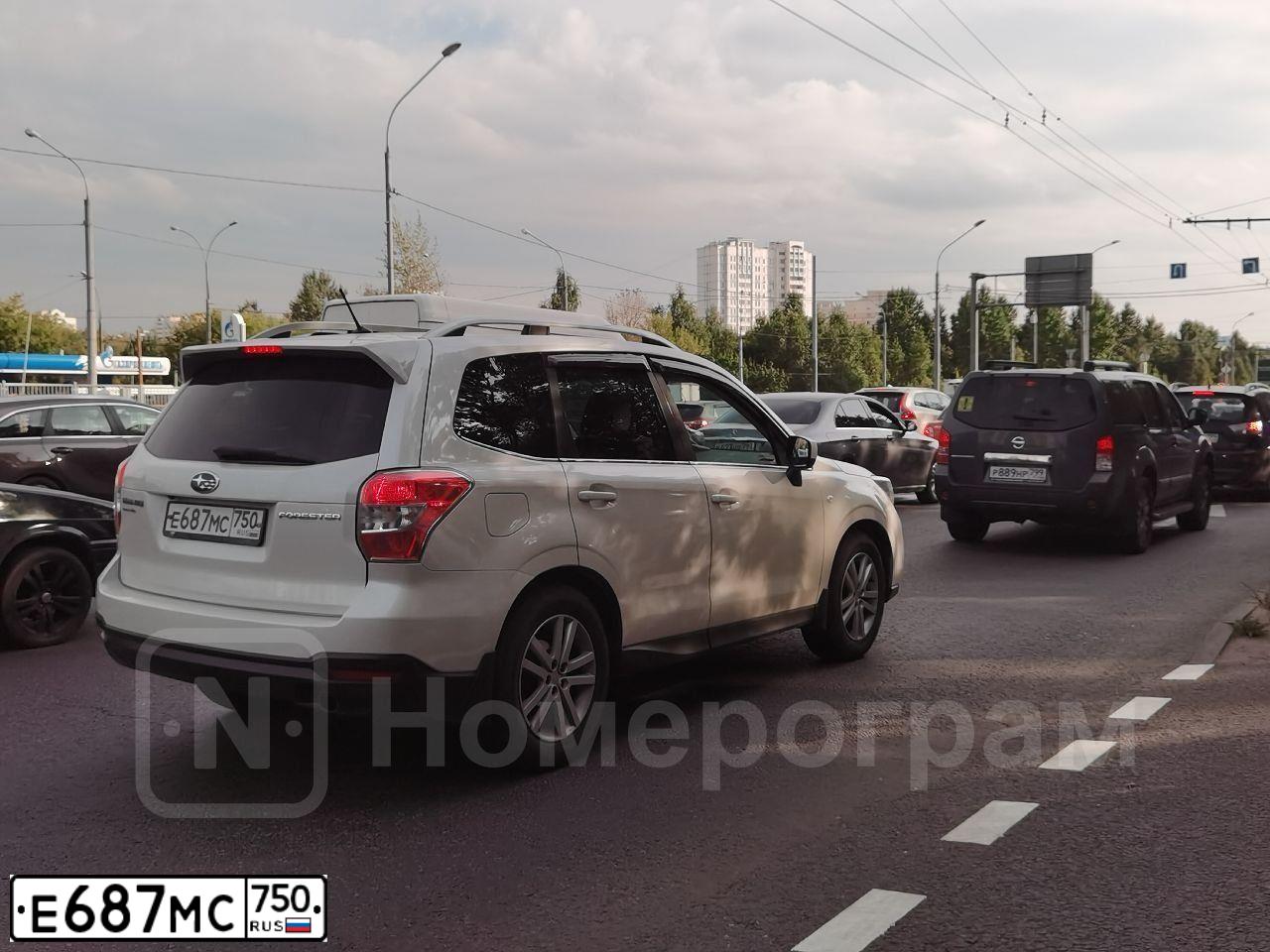 Фото автомобиля SUBARU FORESTER, 2014 — госномер Е687МС750. Цвет: БЕЛЫЙ