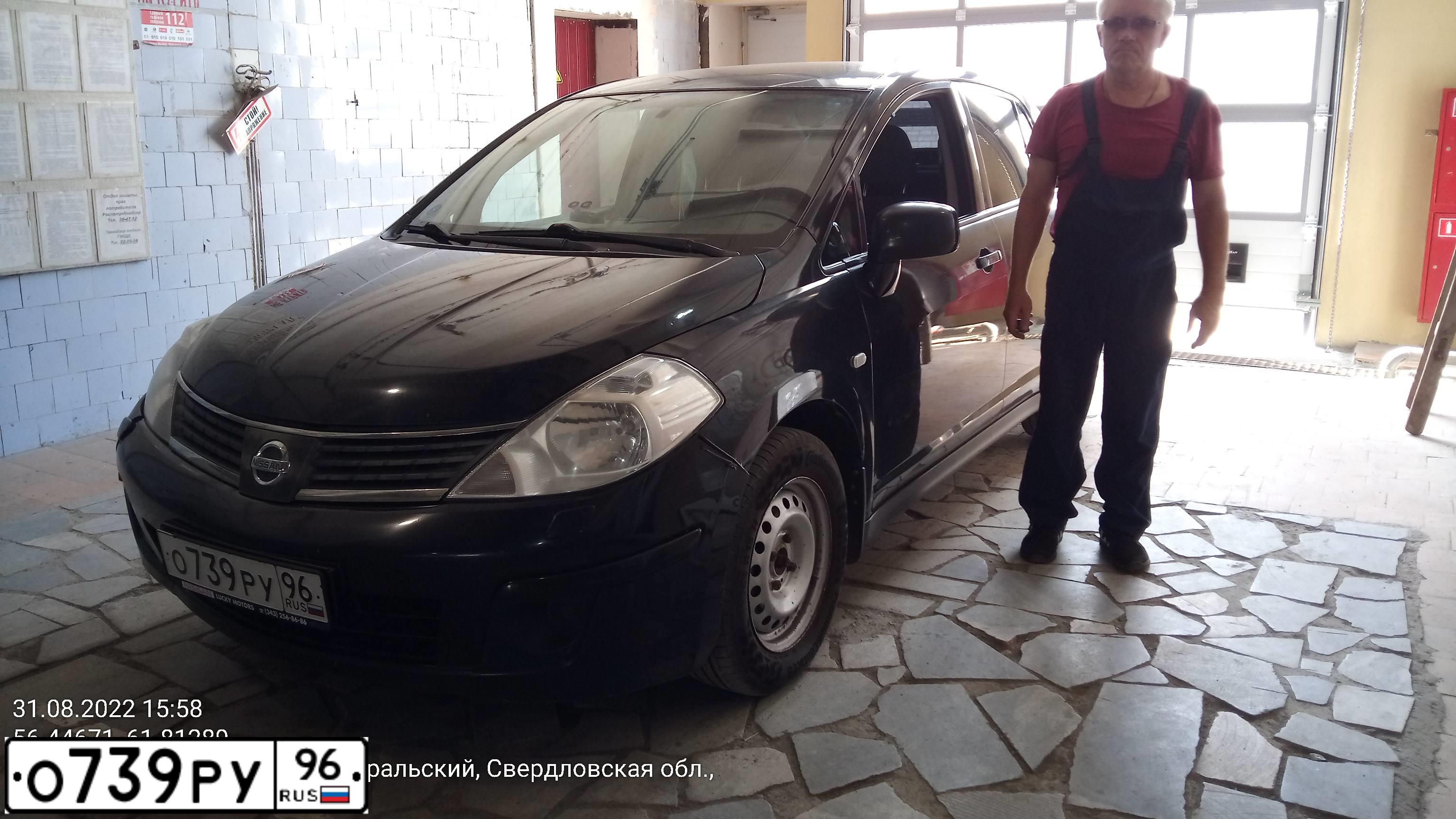 Фото автомобиля NISSAN TIIDA, 2010 — госномер О739РУ96. Цвет: ЧЕРНЫЙ