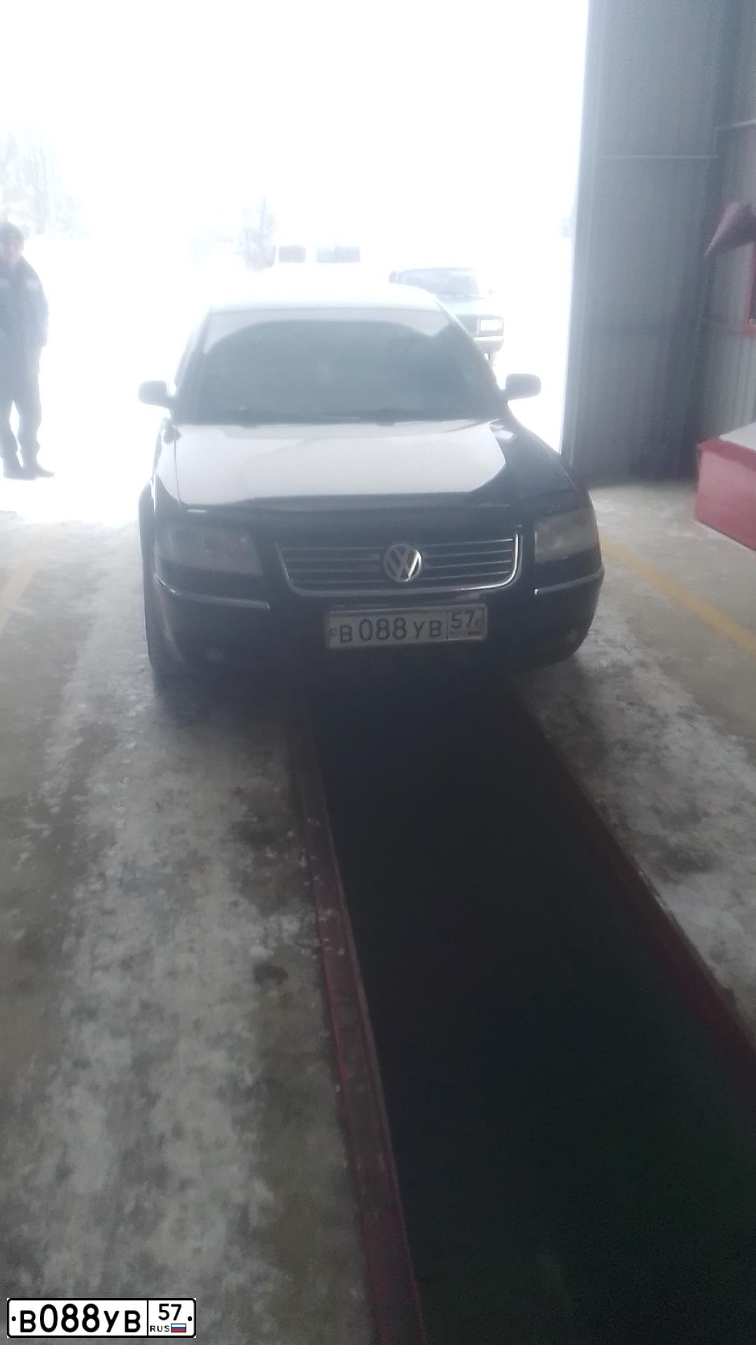 Фото автомобиля VOLKSWAGEN PASSAT, 2001 — госномер В088УВ57. Цвет: ЧЕРНЫЙ