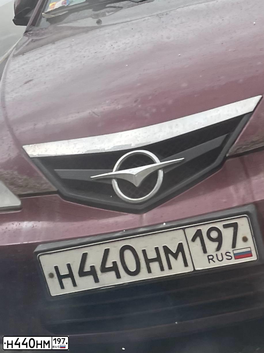 Фото автомобиля DERWAYS HAIMA 3, 2011 — госномер Н440НМ197. Цвет: ВИШНЕВЫЙ ТЕМНЫЙ