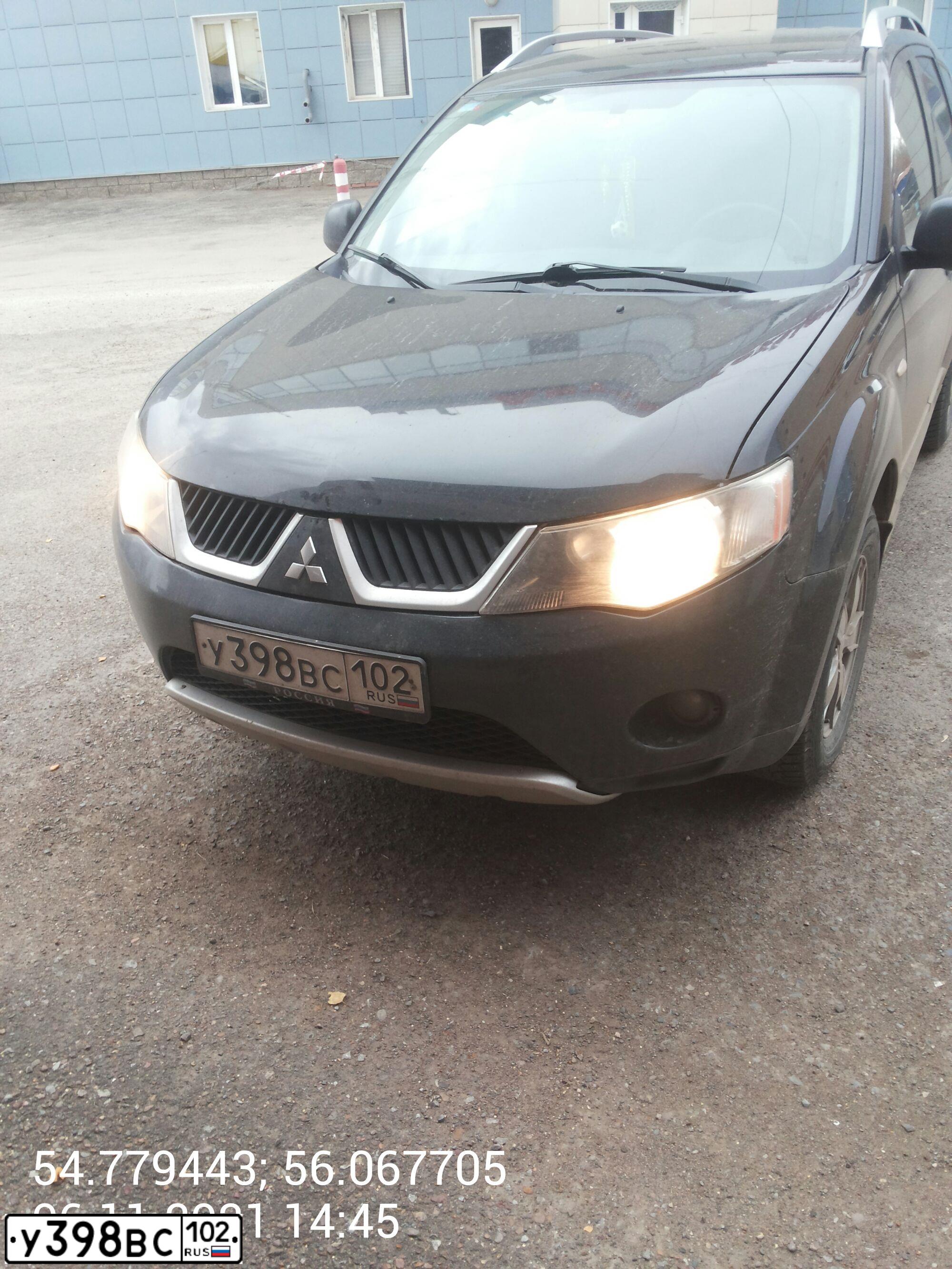 Фото автомобиля MITSUBISHI OUTLANDER, 2008 — госномер У398ВС102. Цвет: ЧЕРНЫЙ