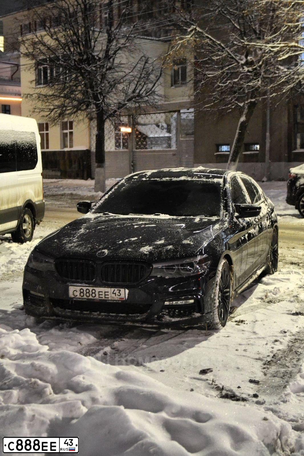 Фото автомобиля VOLKSWAGEN TOUAREG, 2012 — госномер С888ЕЕ43. Цвет: ЧЕРНЫЙ