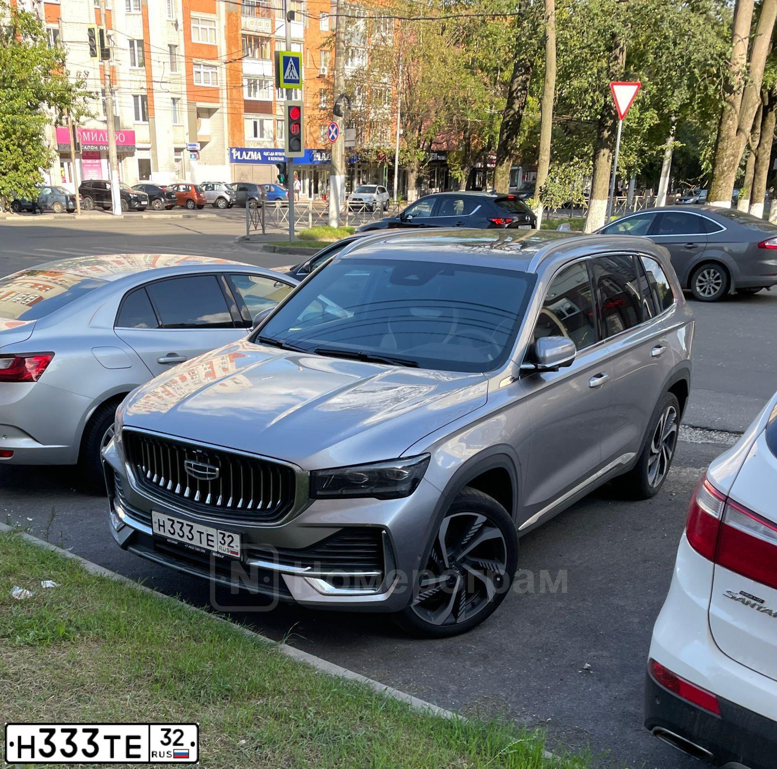 Фото автомобиля LADA 2112 LADA, 2008 — госномер Н333ТЕ32. Цвет: СЕРО-БЕЖЕВЫЙ