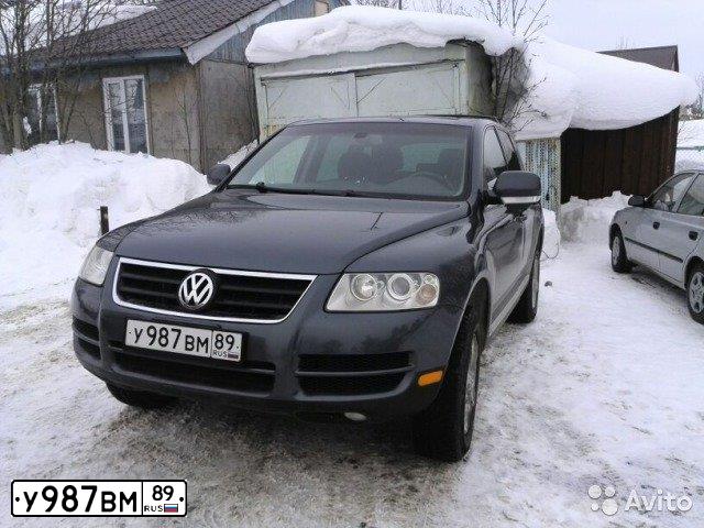 Фото автомобиля VOLKSWAGEN TOUAREG, 2003 — госномер В063ХР89. Цвет: Темно-зеленый