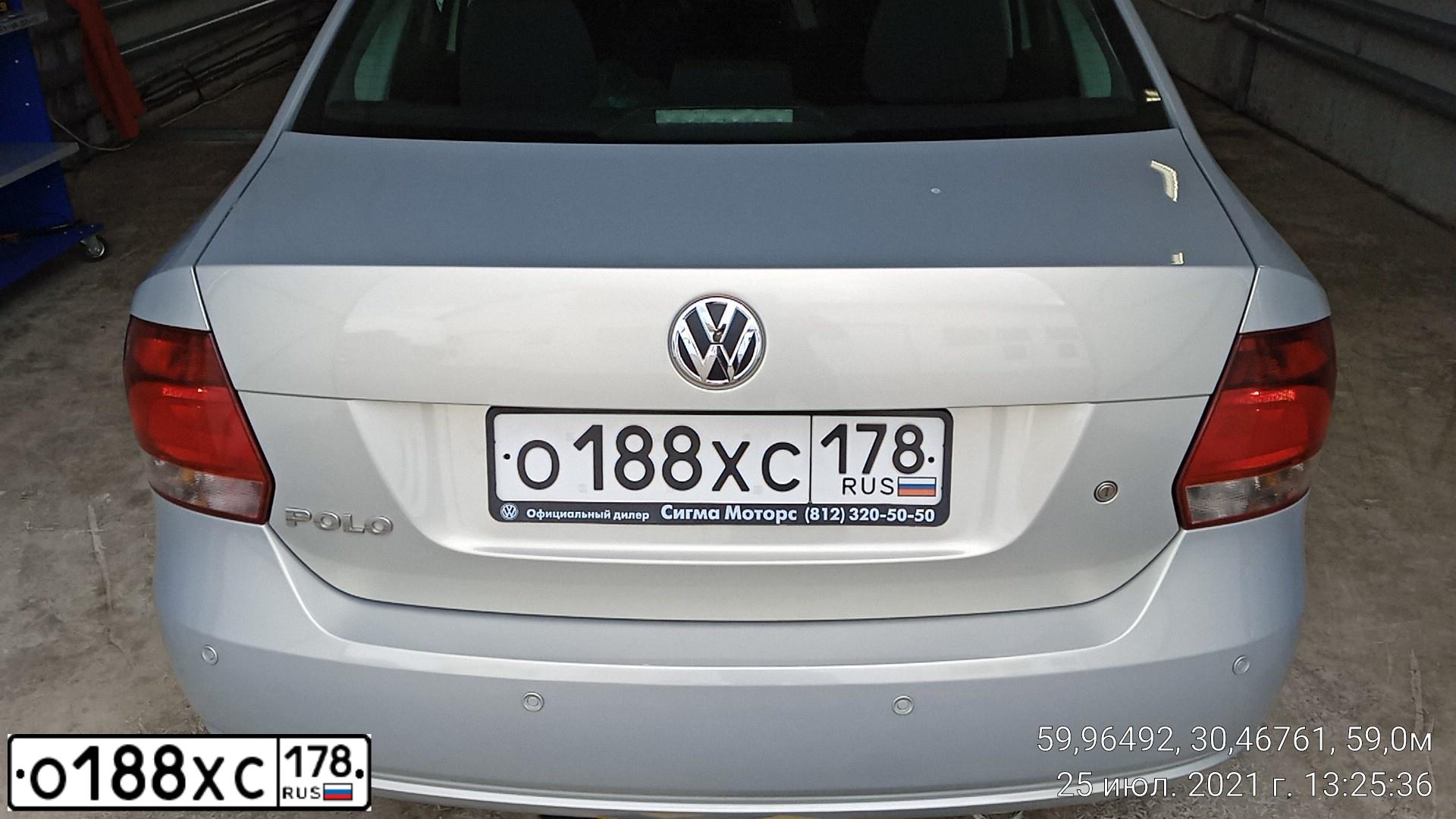 Фото автомобиля VOLKSWAGEN POLO, 2013 — госномер А865ТН147. Цвет: СЕРЕБРИСТО-ЖЕЛТЫЙ