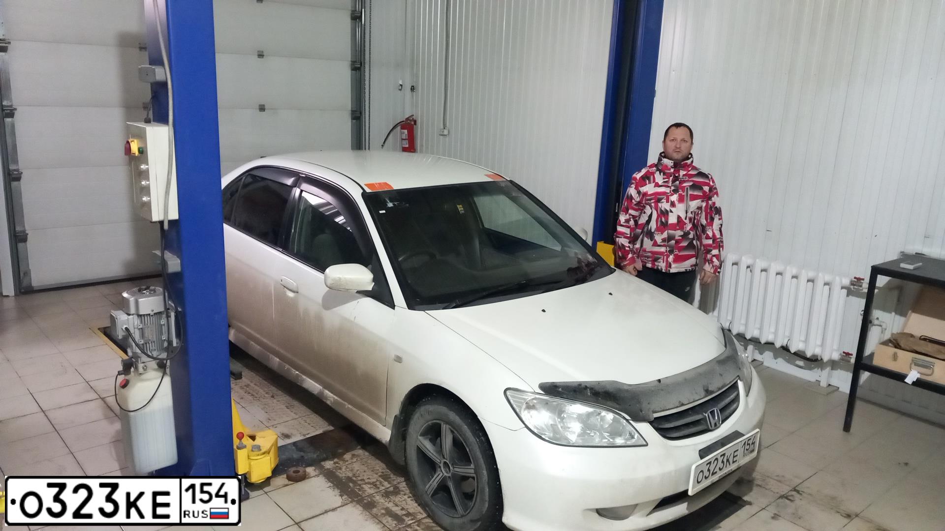 Фото автомобиля HONDA CIVIC, 2004 — госномер О323КЕ154