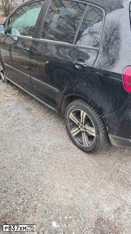 Фото автомобиля VOLKSWAGEN GOLF PLUS, 2007 — госномер В240ЕЕ136. Цвет: ЧЕРНЫЙ