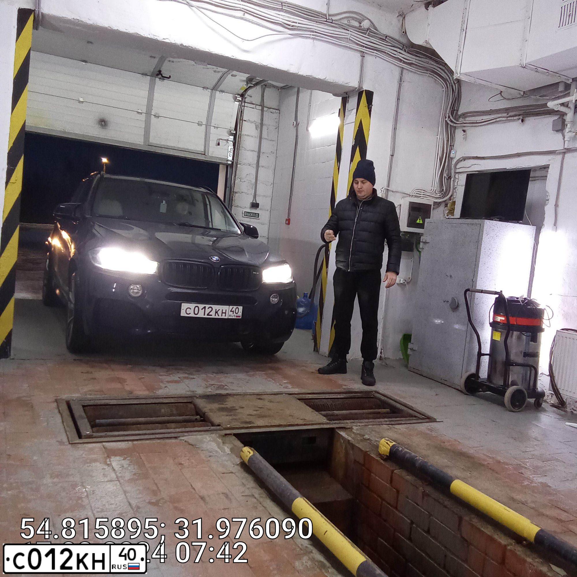 Фото автомобиля BMW X5, 2016 — госномер С012КН40. Цвет: ЧЕРНЫЙ