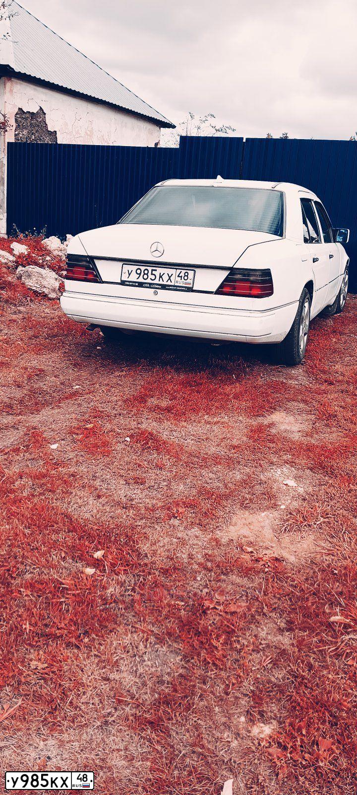 Фото автомобиля MERCEDES E-KLASSE, 1988 — госномер М963АТ69. Цвет: Белый