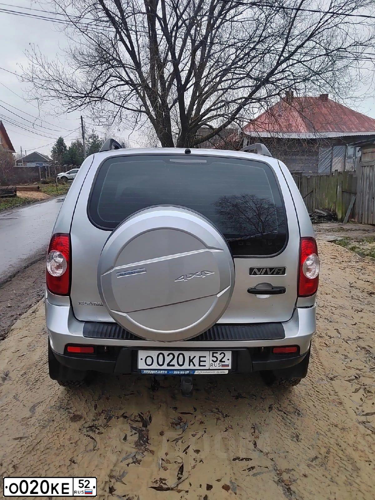 Фото автомобиля CHEVROLET NIVA, 2013 — госномер Т471ХЕ152. Цвет: СВЕТЛО-СЕРЕБРИСТЫЙ  МЕТАЛЛИК
