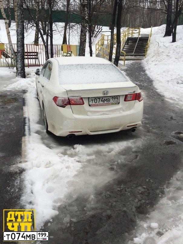 Фото автомобиля HONDA ACCORD, 2008 — госномер Т074МВ199. Цвет: Белый