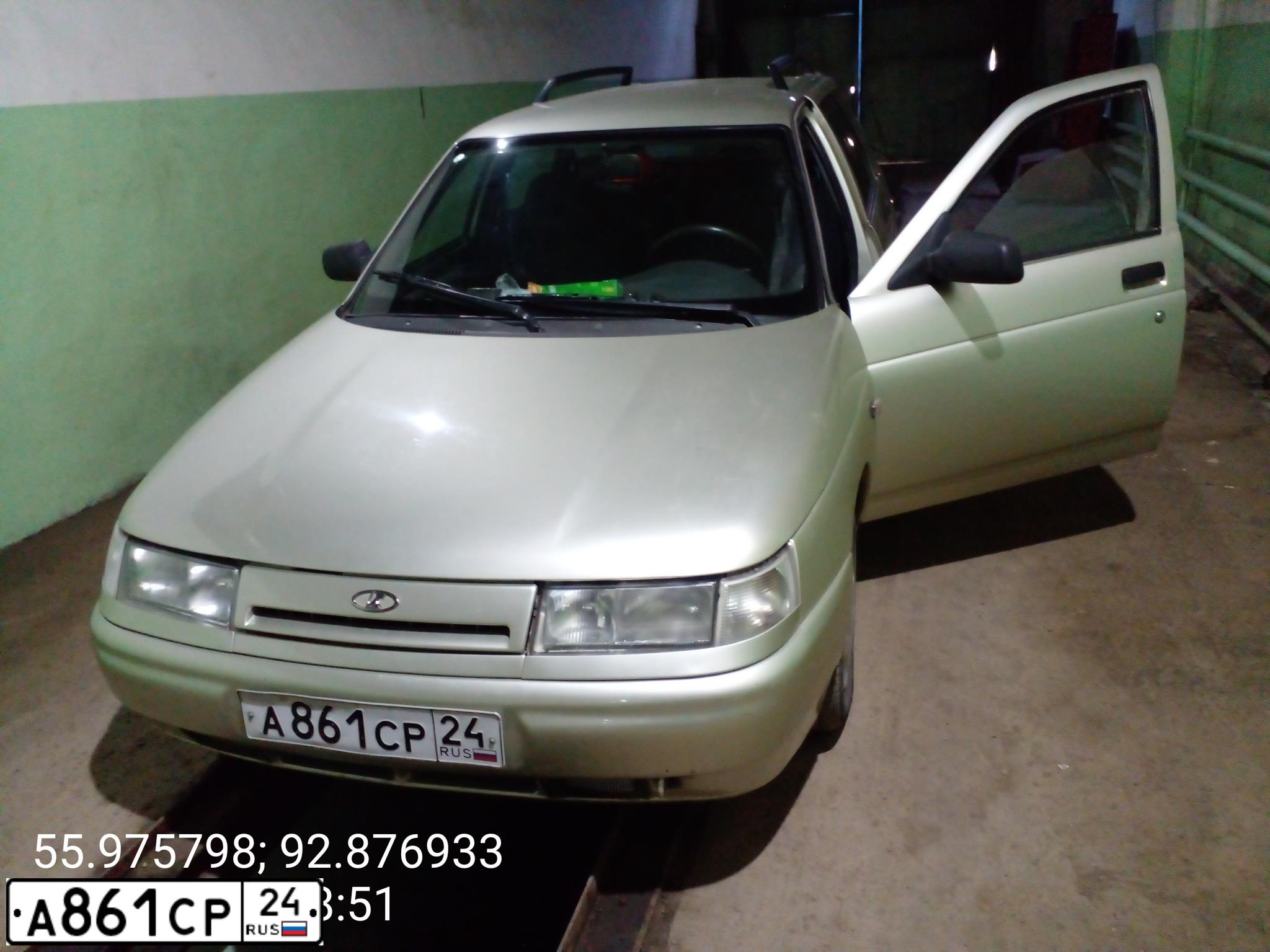 Фото автомобиля ВАЗ 21112, 2006 — госномер С607ХМ124. Цвет: БЕЖЕВЫЙ