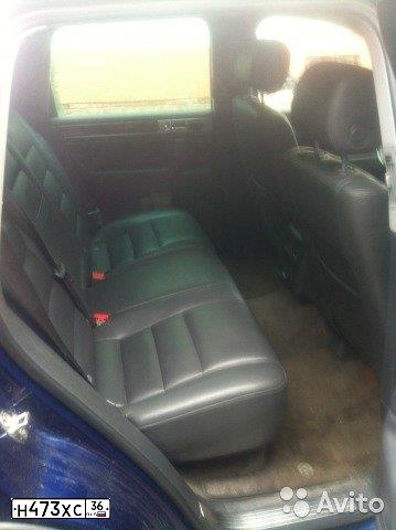 Фото автомобиля VOLKSWAGEN TOUAREG, 2003 — госномер М980УР32. Цвет: СИНИЙ