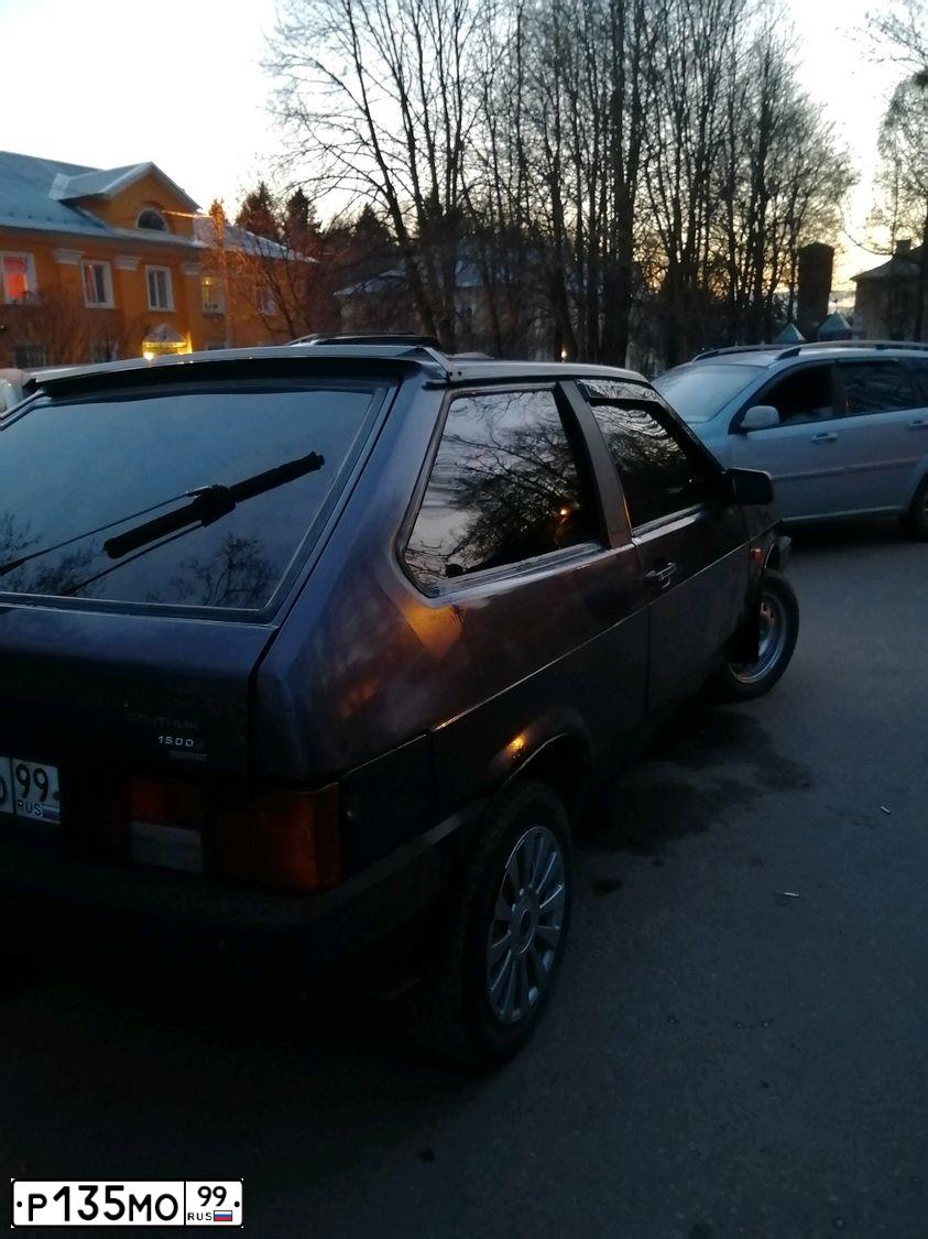 Фото автомобиля LADA 2108 SAMARA, 1999 — госномер Р135МО99. Цвет: СЕРЕБРИСТЫЙ ТЕМНО-ФИОЛЕТ