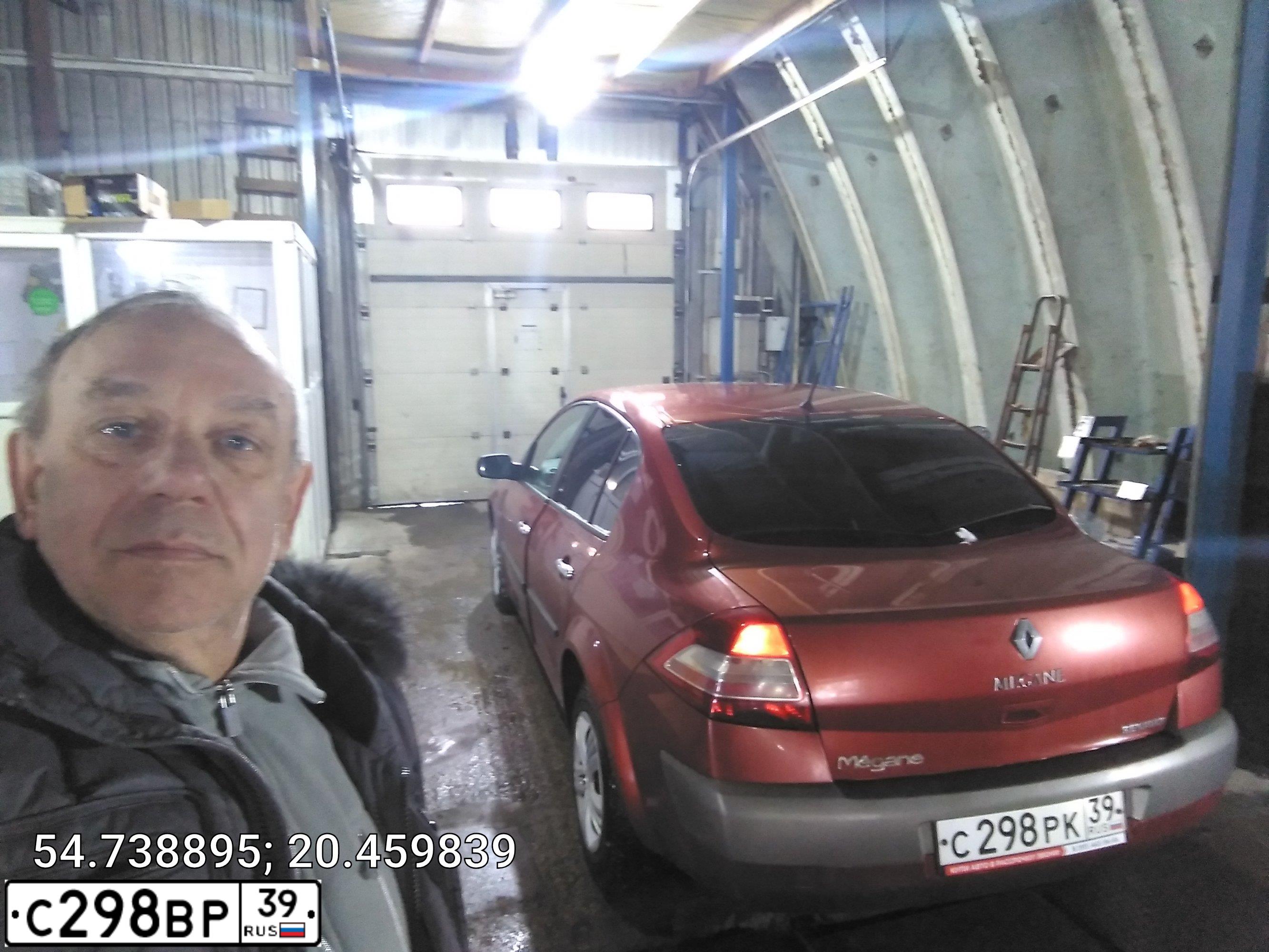 Фото автомобиля RENAULT MEGANE, 2006 — госномер С298РК39. Цвет: Красный