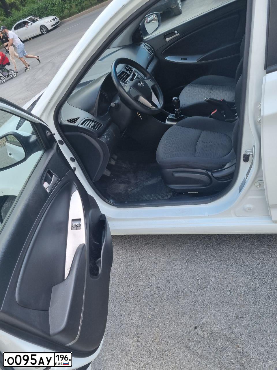 Фото автомобиля HYUNDAI SOLARIS, 2016 — госномер Т668КМ196