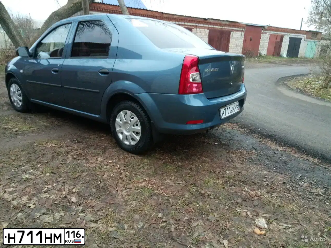 Фото автомобиля RENAULT LOGAN, 2010 — госномер Н711НМ116. Цвет: синий