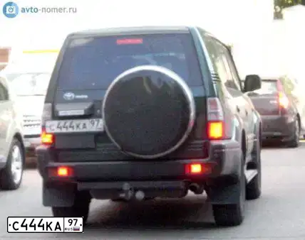 Фото автомобиля TOYOTA LANDCRUISER, 1999 — госномер С444КА97. Цвет: ЗЕЛЕНЫЙ
