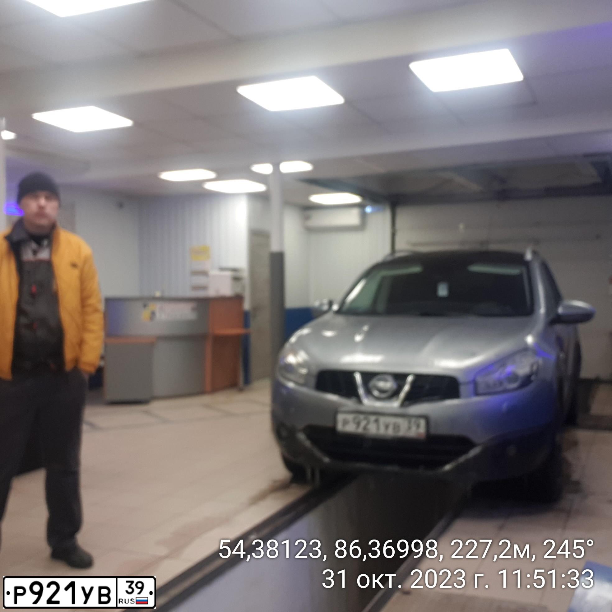 Фото автомобиля NISSAN QASHQAI, 2010 — госномер О601ОО39. Цвет: СЕРЫЙ