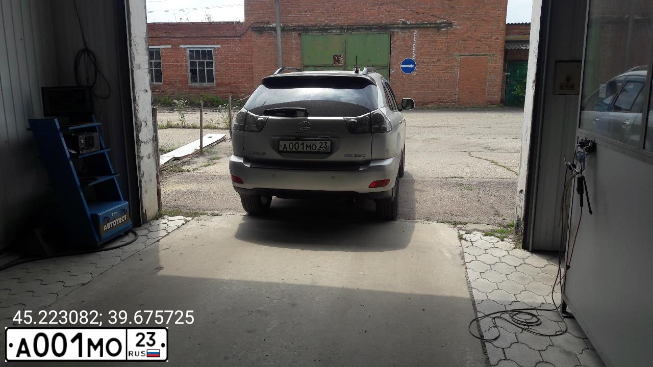 Фото автомобиля LEXUS RX, 2007 — госномер А001МО23. Цвет: СЕРЕБРИСТЫЙ