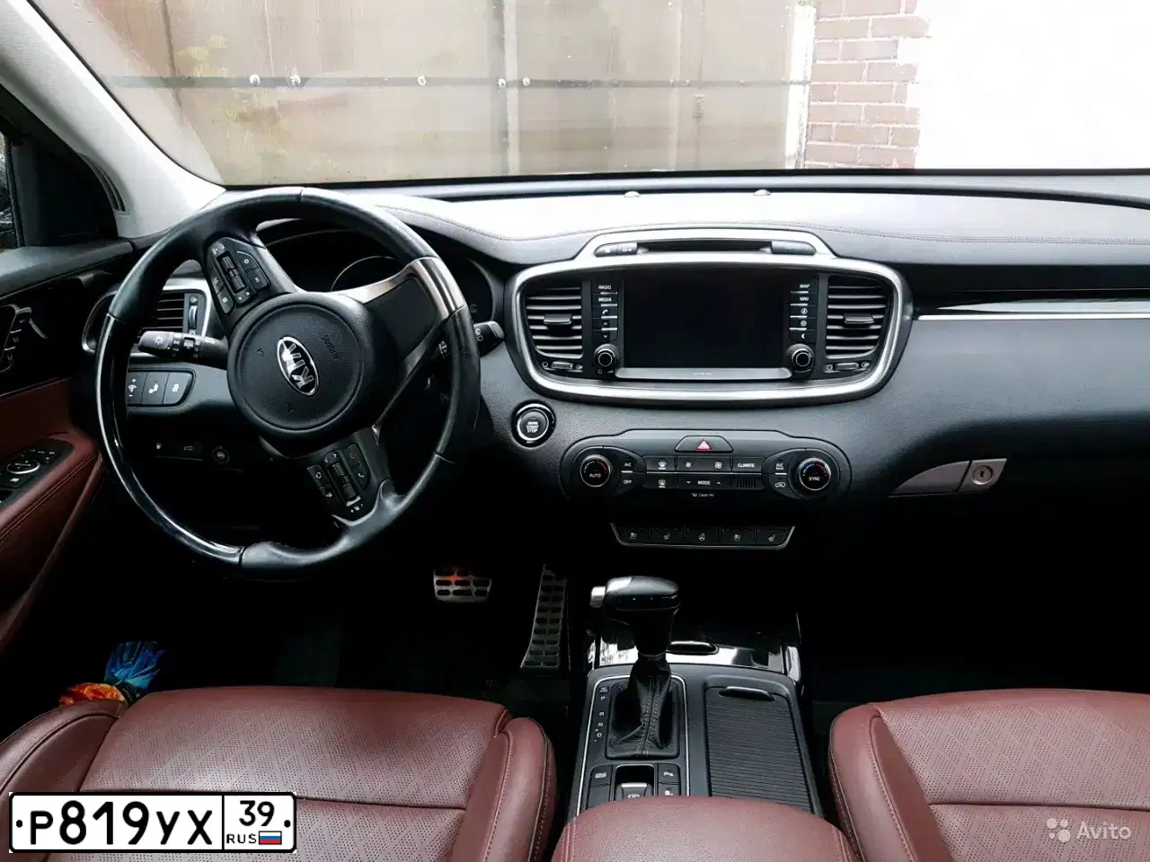 Фото автомобиля KIA SORENTO, 2016 — госномер Р819УХ39. Цвет: СЕРЫЙ