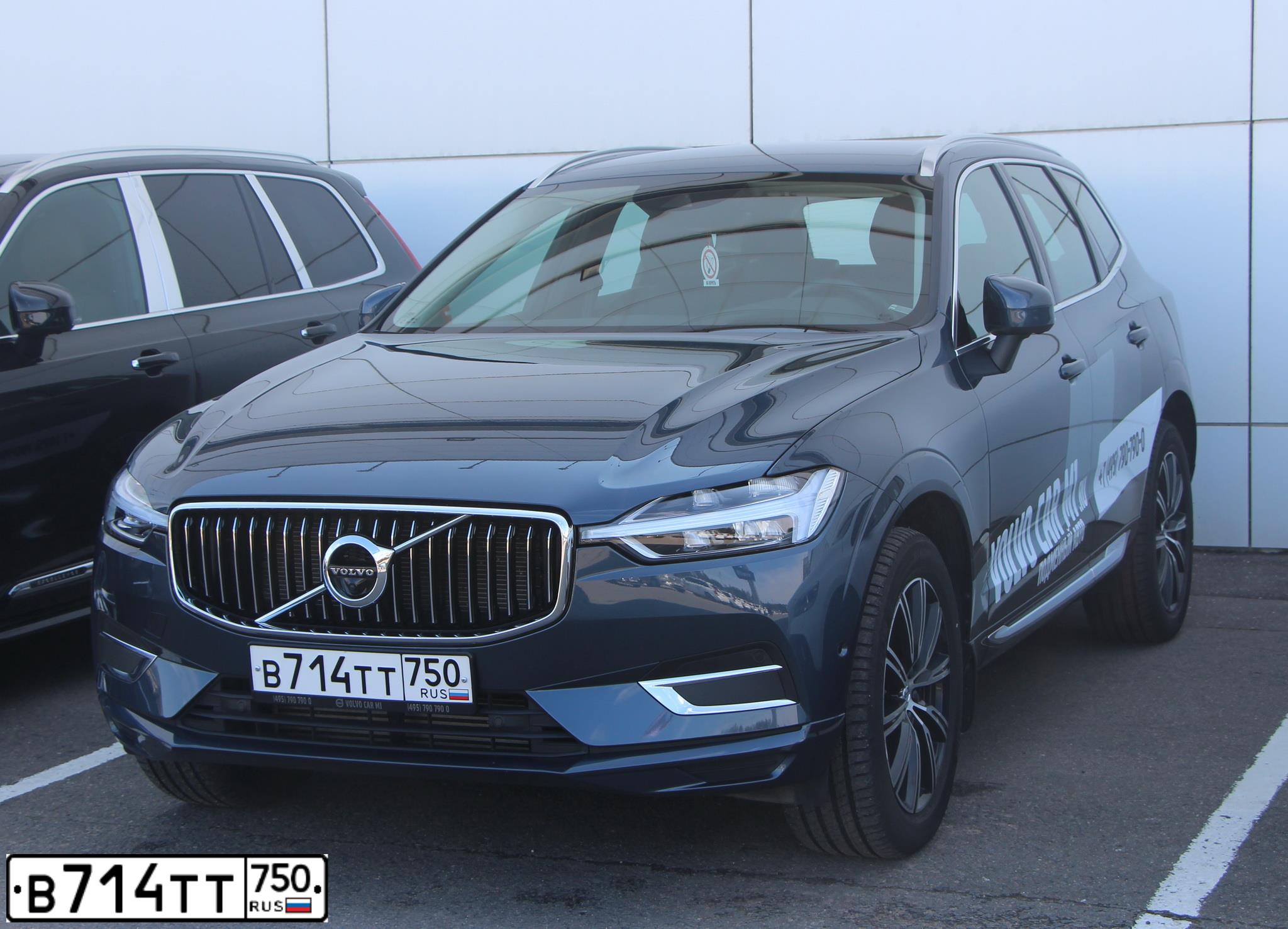 Фото автомобиля VOLVO XC60, 2018 — госномер В714ТТ750. Цвет: ТЕМНО-ГОЛУБОЙ