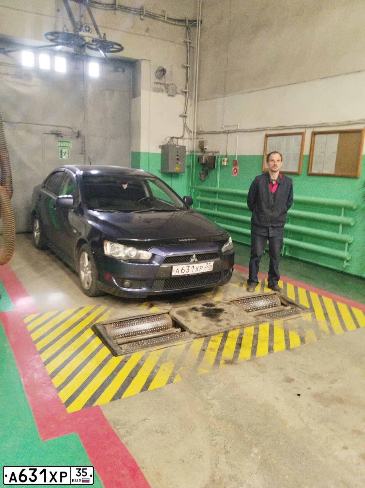 Фото автомобиля MITSUBISHI LANCER, 2008 — госномер О161РН29. Цвет: СИНИЙ