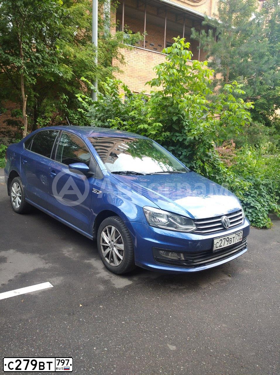 Фото автомобиля VOLKSWAGEN POLO, 2018 — госномер М899МО799. Цвет: ЯРКО-СИНИЙ