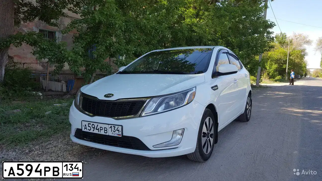 Фото автомобиля KIA RIO, 2012 — госномер А594РВ134. Цвет: Белый