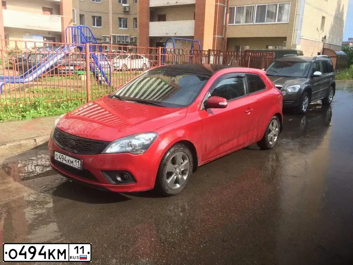 Фото автомобиля KIA CEE'D, 2011 — госномер О494КМ11. Цвет: Красный