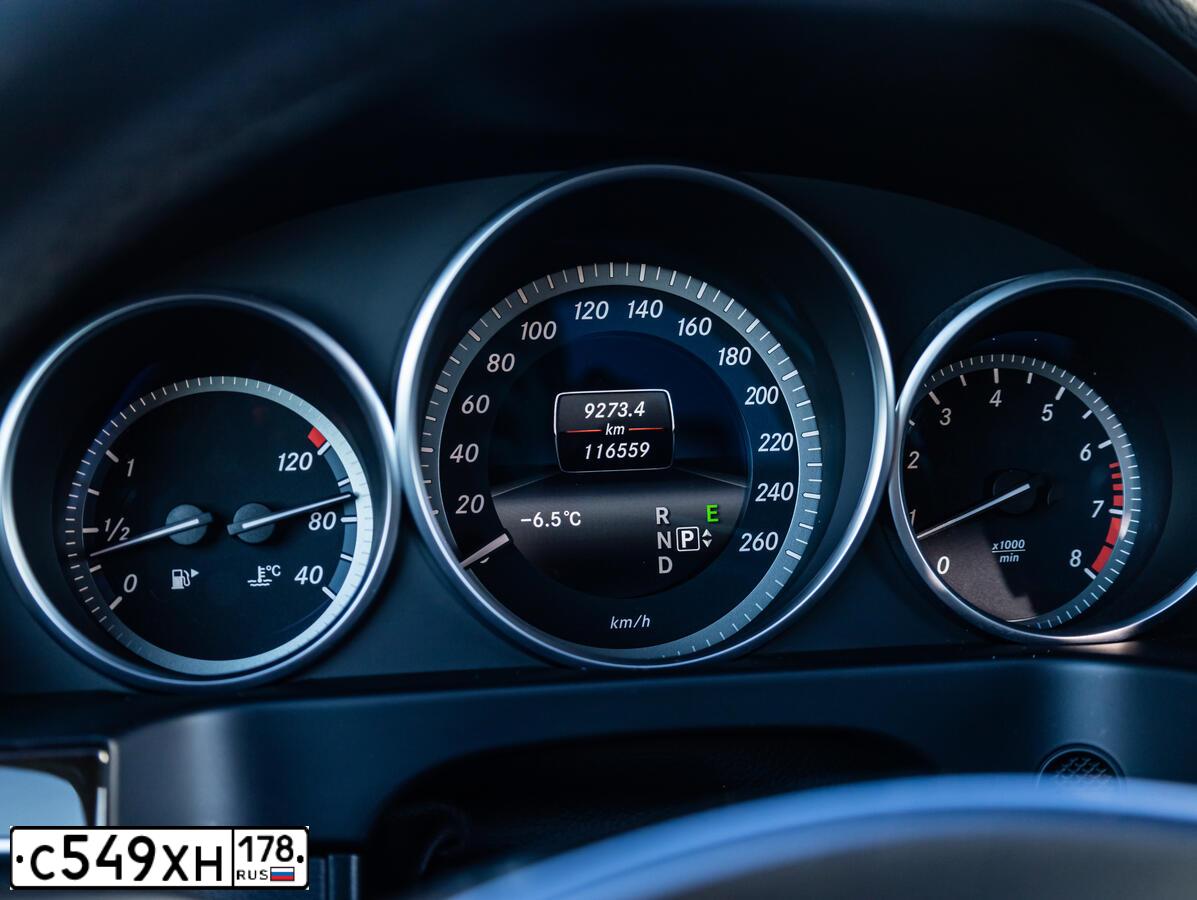 Фото автомобиля MERCEDES-BENZ E200, 2014 — госномер Р965СМ29. Цвет: ЧЕРНЫЙ