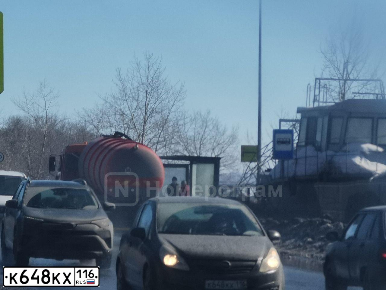 Фото автомобиля OPEL CORSA, 2007 — госномер К648КХ116. Цвет: ЧЕРНЫЙ